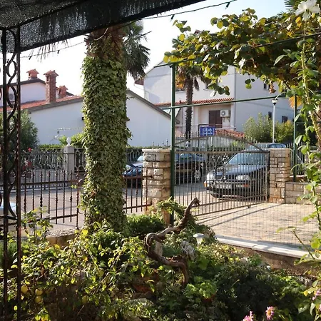 With A Parking Space Novigrad - 7054 Lejlighed *